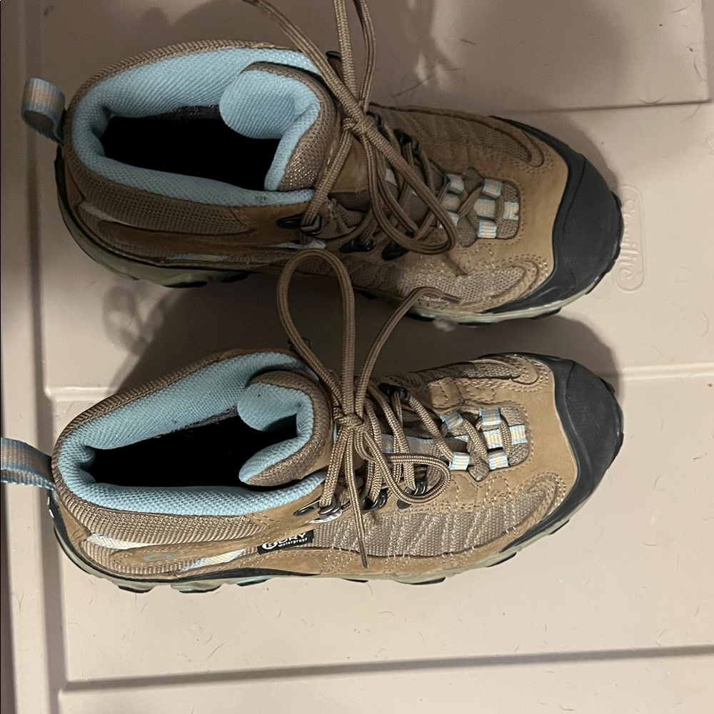 Oboz Hiking Shoes size 8.5 new without tags